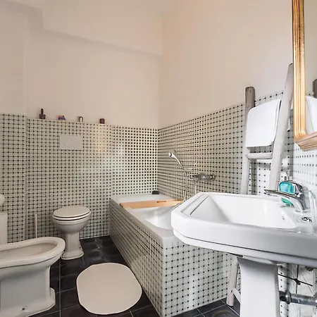 Corridoni 60 דירה *